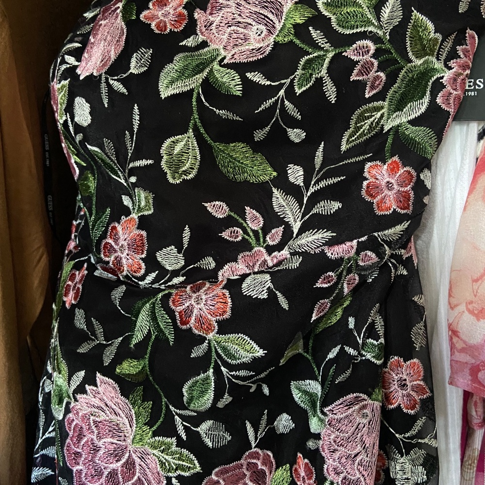 NWT Guess Floral Embroidered Mesh Strappy Cocktail Dress - Picture 6 of 6